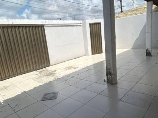 Casa com 180m² 2 quartos e 1 banheiro, à venda, no bairro Aruana em Aracaju