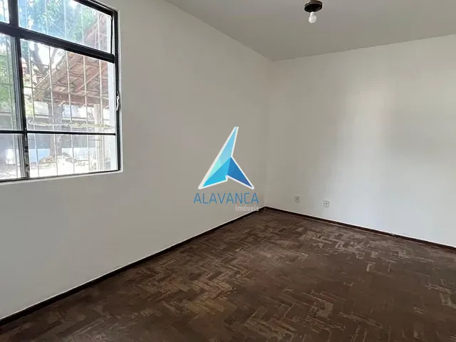 Casa com 390m² 3 quartos e 3 banheiros, à venda, no bairro Morada do Acampamento em Governador Valadares