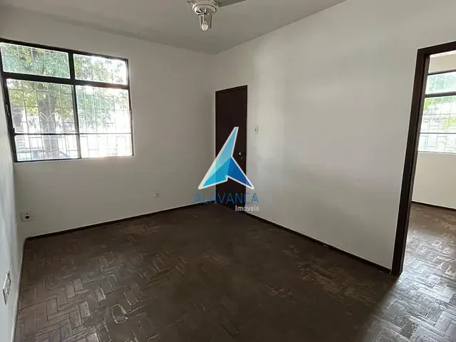 Casa com 390m² 3 quartos e 3 banheiros, à venda, no bairro Morada do Acampamento em Governador Valadares