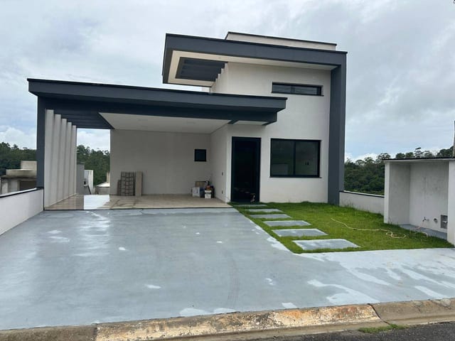 Casa com 300m² 3 quartos e 4 banheiros, à venda, no bairro Sabaúna em Mogi das Cruzes