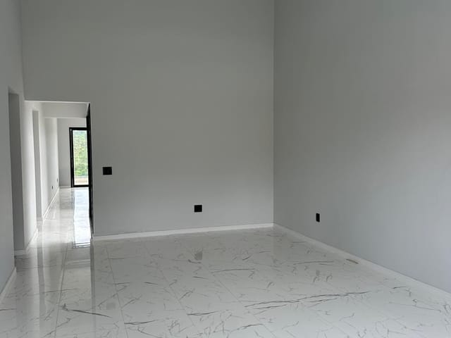 Casa com 300m² 3 quartos e 4 banheiros, à venda, no bairro Sabaúna em Mogi das Cruzes