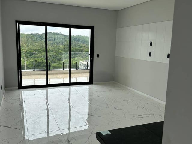 Casa com 300m² 3 quartos e 4 banheiros, à venda, no bairro Sabaúna em Mogi das Cruzes