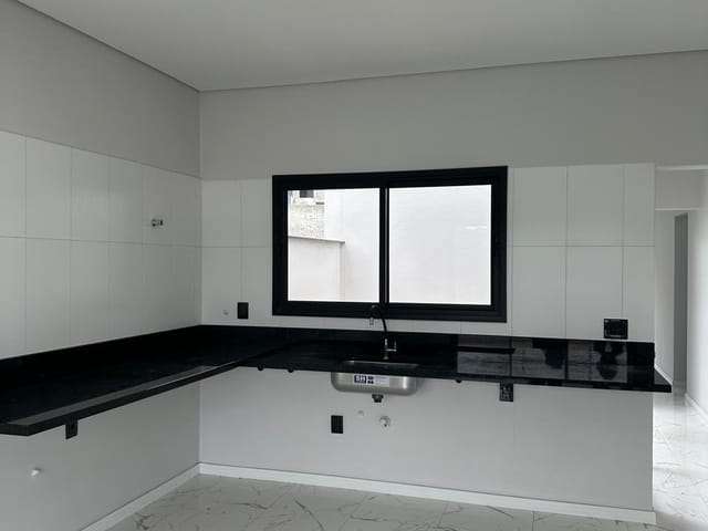 Casa com 300m² 3 quartos e 4 banheiros, à venda, no bairro Sabaúna em Mogi das Cruzes