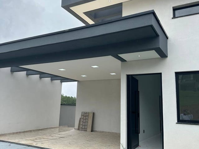 Casa com 300m² 3 quartos e 4 banheiros, à venda, no bairro Sabaúna em Mogi das Cruzes