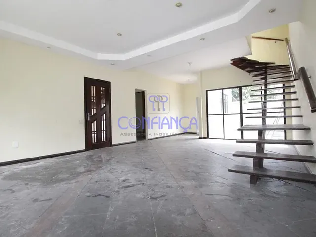 Casa com 300m² 4 quartos e 3 banheiros, à venda, no bairro Campo Grande em Rio de Janeiro