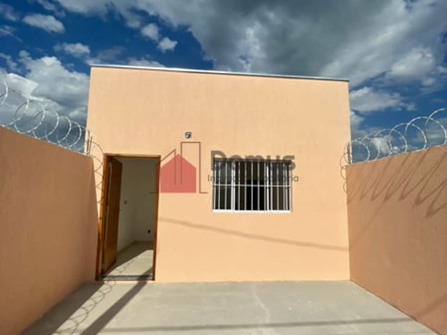 Casa à venda, no bairro Residencial e Comercial Portal dos Eucaliptos em Pindamonhangaba