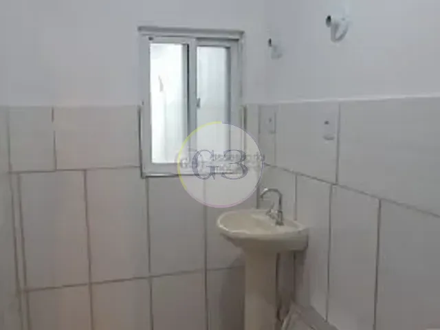 Casa 3 quartos e 1 banheiro, para alugar, no bairro Centro em Pelotas