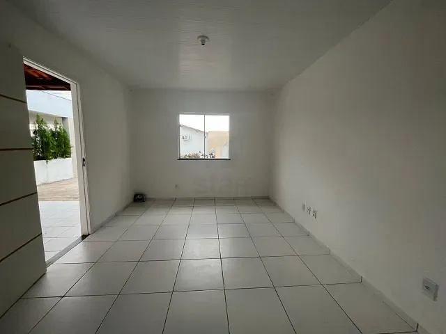Casa 2 quartos e 1 banheiro, para alugar, no bairro Oliveira Brito em Paulo Afonso