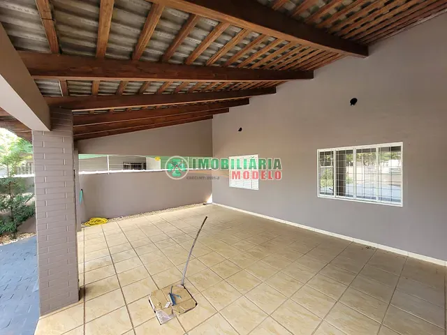 Casa com 1000m² 3 quartos e 2 banheiros, à venda, no bairro Centro em Canarana