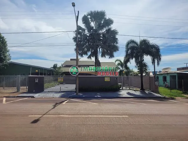 Casa com 1000m² 3 quartos e 2 banheiros, à venda, no bairro Centro em Canarana