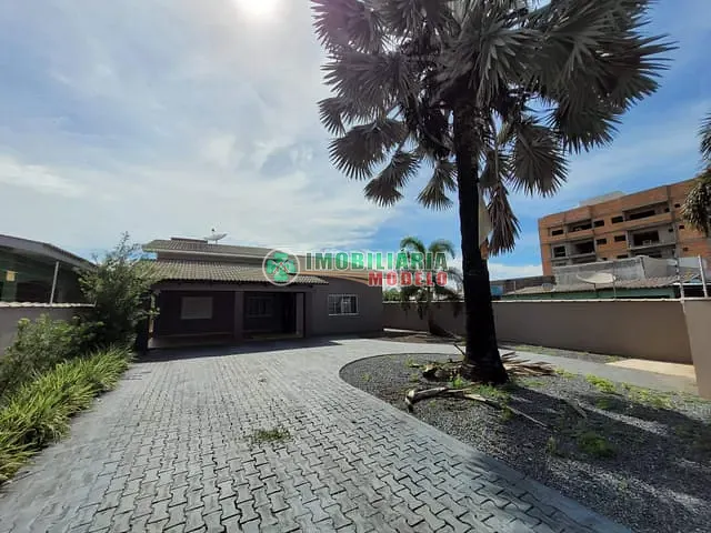 Casa com 1000m² 3 quartos e 2 banheiros, à venda, no bairro Centro em Canarana