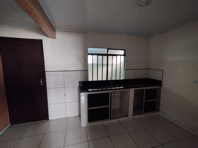 Casa com 300m² 3 quartos e 1 banheiro, para alugar, no bairro Jardim Santo Amaro em Cambé