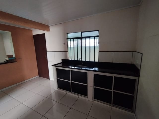 Casa com 300m² 3 quartos e 1 banheiro, para alugar, no bairro Jardim Santo Amaro em Cambé