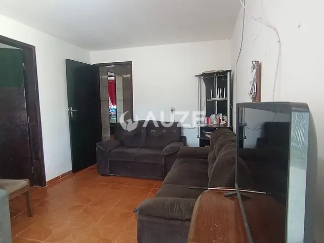 Casa 2 quartos e 2 banheiros, à venda, no bairro São Dimas em Colombo