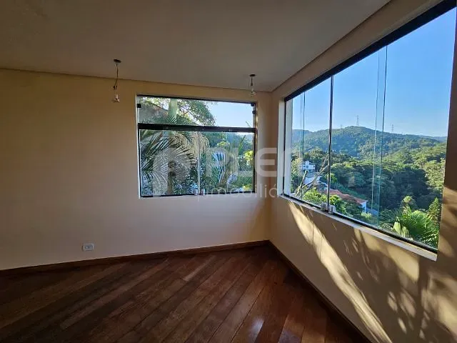 Casa com 400m² 4 quartos e 6 banheiros, à venda, no bairro Jardim Ibiratiba em São Paulo