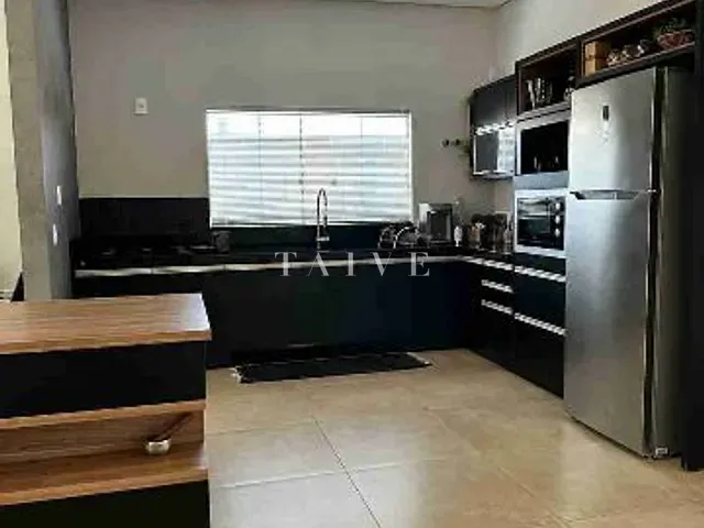 Casa com 360m² 4 quartos e 5 banheiros, à venda, no bairro Residencial José Lázaro Gouvea em Londrina