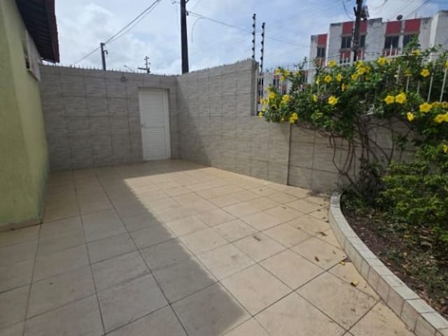 Casa com 300m² 3 quartos e 1 banheiro, à venda, no bairro Luzia em Aracaju