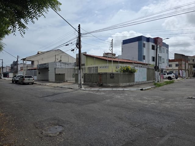 Casa com 300m² 3 quartos e 1 banheiro, à venda, no bairro Luzia em Aracaju