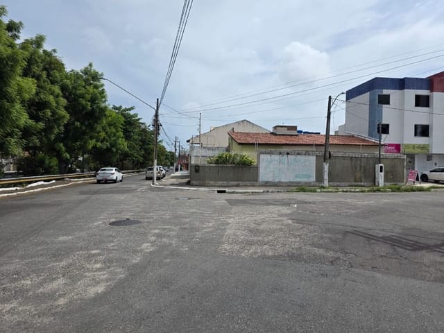 Casa com 300m² 3 quartos e 1 banheiro, à venda, no bairro Luzia em Aracaju