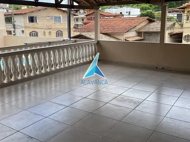 Casa com 300m² 5 quartos e 4 banheiros, à venda, no bairro Grã-Duquesa em Governador Valadares