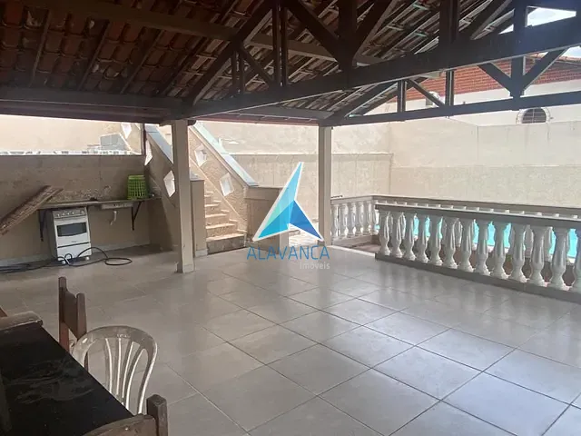 Casa com 300m² 5 quartos e 4 banheiros, à venda, no bairro Grã-Duquesa em Governador Valadares