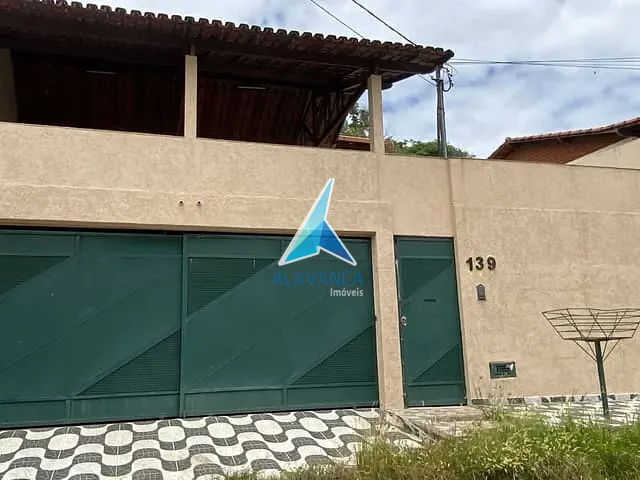 Casa com 300m² 5 quartos e 4 banheiros, à venda, no bairro Grã-Duquesa em Governador Valadares