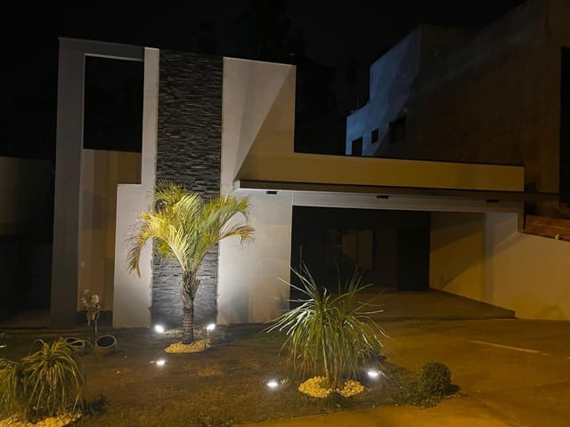 Casa com 300m² 3 quartos e 4 banheiros, à venda, no bairro Residencial Central Parque em Salto
