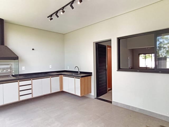 Casa com 300m² 3 quartos e 4 banheiros, à venda, no bairro Residencial Central Parque em Salto
