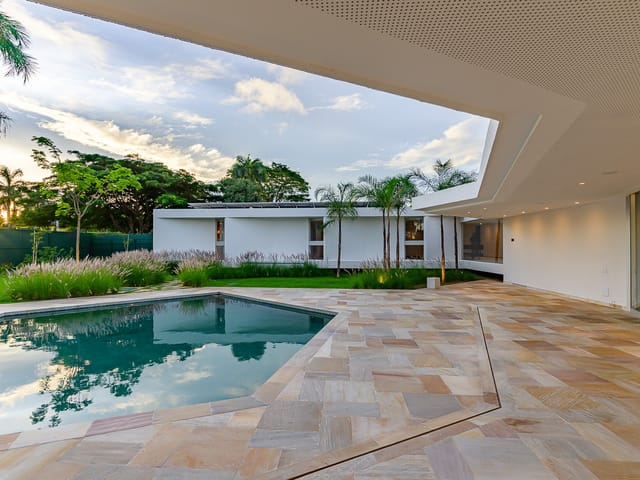 Casa com 2900m² 4 quartos e 8 banheiros, à venda, no bairro Setor de Habitações Individuais Sul em Brasília