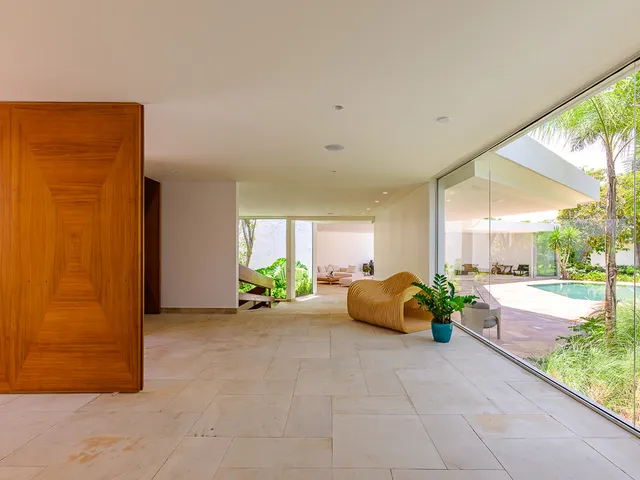 Casa com 2900m² 4 quartos e 8 banheiros, à venda, no bairro Setor de Habitações Individuais Sul em Brasília
