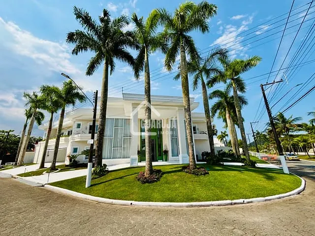 Casa com 1983m² 8 quartos e 9 banheiros, à venda, no bairro Jardim Acapulco em Guarujá