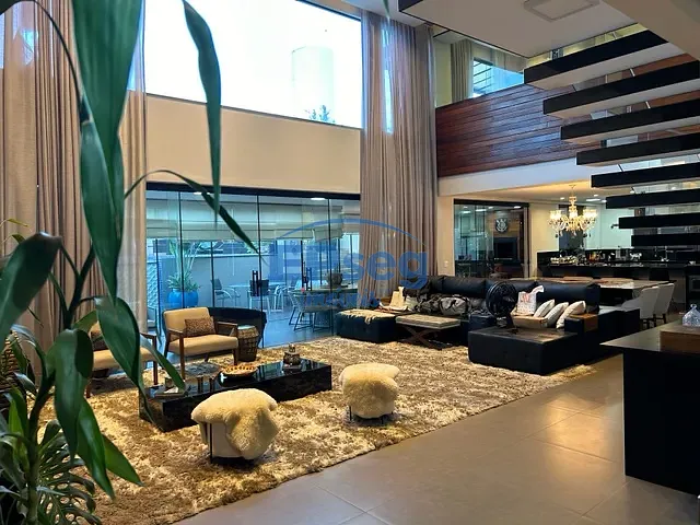 Casa com 700m² 5 quartos e 7 banheiros, à venda, no bairro Esperança em Londrina