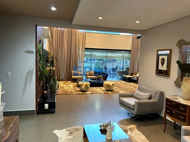 Casa com 700m² 5 quartos e 7 banheiros, à venda, no bairro Esperança em Londrina