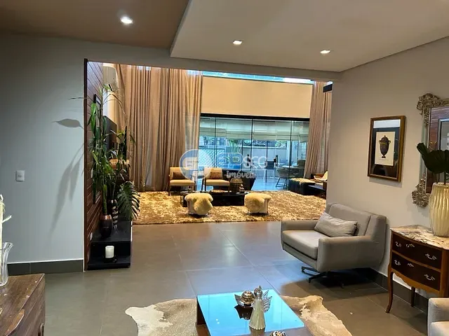 Casa com 700m² 5 quartos e 7 banheiros, à venda, no bairro Esperança em Londrina