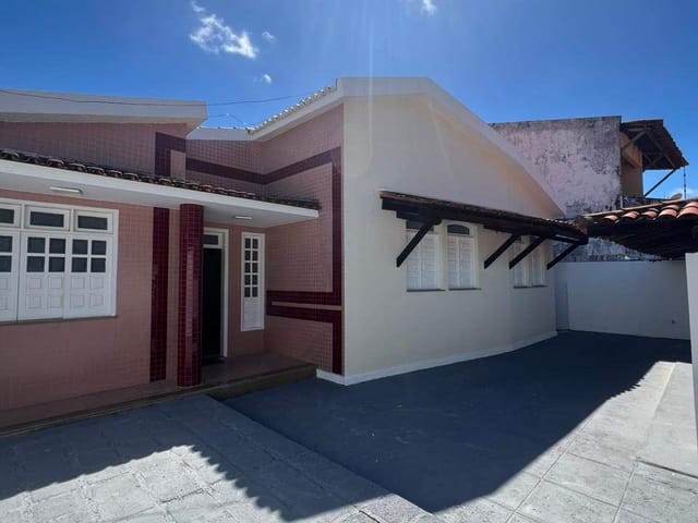 Casa 4 quartos e 5 banheiros, para alugar, no bairro Ponto Novo em Aracaju