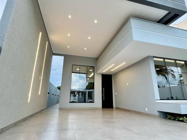 Casa 3 quartos e 4 banheiros, à venda, no bairro Centro em Nova Mutum