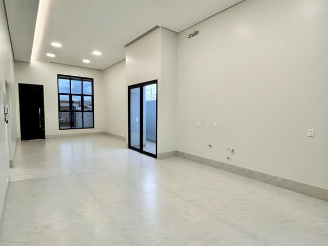 Casa 3 quartos e 4 banheiros, à venda, no bairro Centro em Nova Mutum
