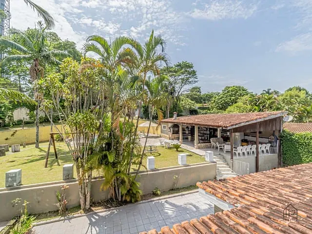 Casa com 2000m² 5 quartos e 6 banheiros, à venda, no bairro Parque Dom Henrique em Cotia