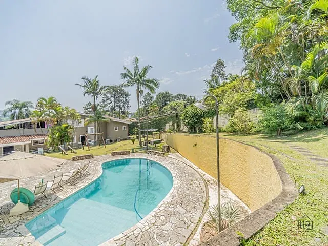Casa com 2000m² 5 quartos e 6 banheiros, à venda, no bairro Parque Dom Henrique em Cotia