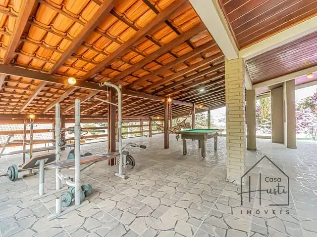 Casa com 2000m² 5 quartos e 6 banheiros, à venda, no bairro Parque Dom Henrique em Cotia