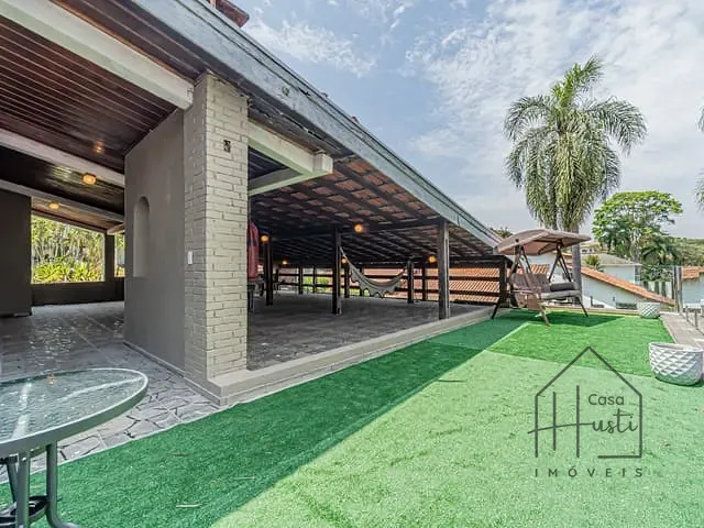 Casa com 2000m² 5 quartos e 6 banheiros, à venda, no bairro Parque Dom Henrique em Cotia