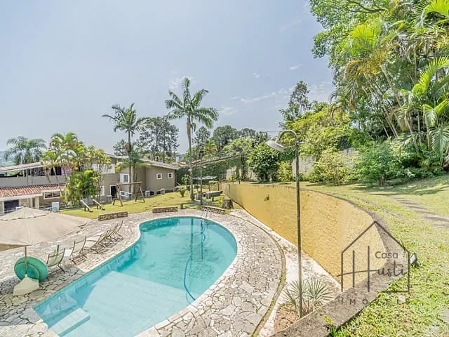 Casa com 2000m² 5 quartos e 6 banheiros, à venda, no bairro Parque Dom Henrique em Cotia