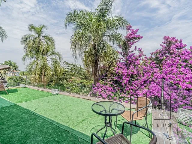 Casa com 2000m² 5 quartos e 6 banheiros, à venda, no bairro Parque Dom Henrique em Cotia
