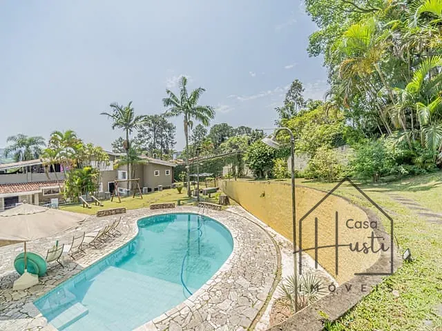 Casa com 2000m² 5 quartos e 6 banheiros, à venda, no bairro Parque Dom Henrique em Cotia