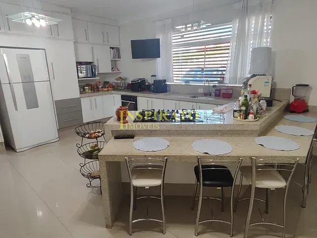 Casa com 1000m² 5 quartos e 7 banheiros, à venda, no bairro Medeiros em Jundiaí