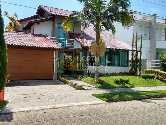 Casa com 400m² 5 quartos e 5 banheiros, para alugar, no bairro Jurerê Internacional em Florianópolis