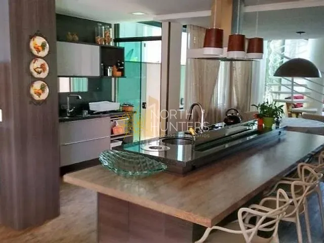 Casa com 400m² 5 quartos e 5 banheiros, para alugar, no bairro Jurerê Internacional em Florianópolis