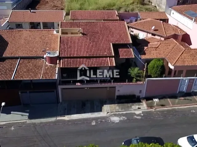 Casa 2 quartos e 2 banheiros, à venda, no bairro Vila Lambari em Mococa