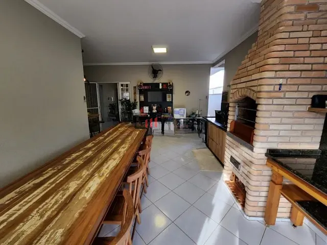 Casa com 567m² 3 quartos e 4 banheiros, à venda, no bairro Terra Bonita em Londrina