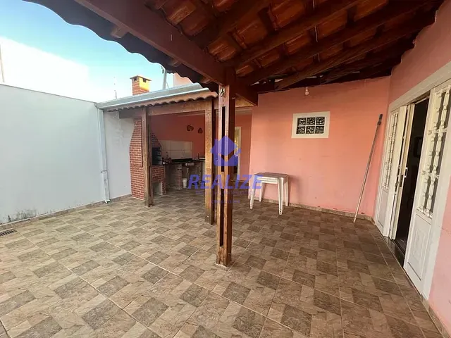 Casa com 250m² 3 quartos e 2 banheiros, à venda, no bairro Jardim Cambuí em Botucatu